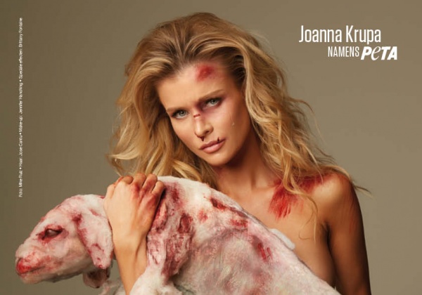 ‘Gehavend’ en ‘bebloed’: Joanna Krupa vertelt de naakte waarheid over wol