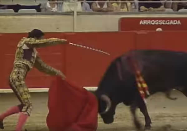 Wreedheid rent met je mee: nieuwe video laat donkere kant van Pamplona zien