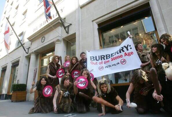 OVERWINNING! Burberry verbiedt bont en angora