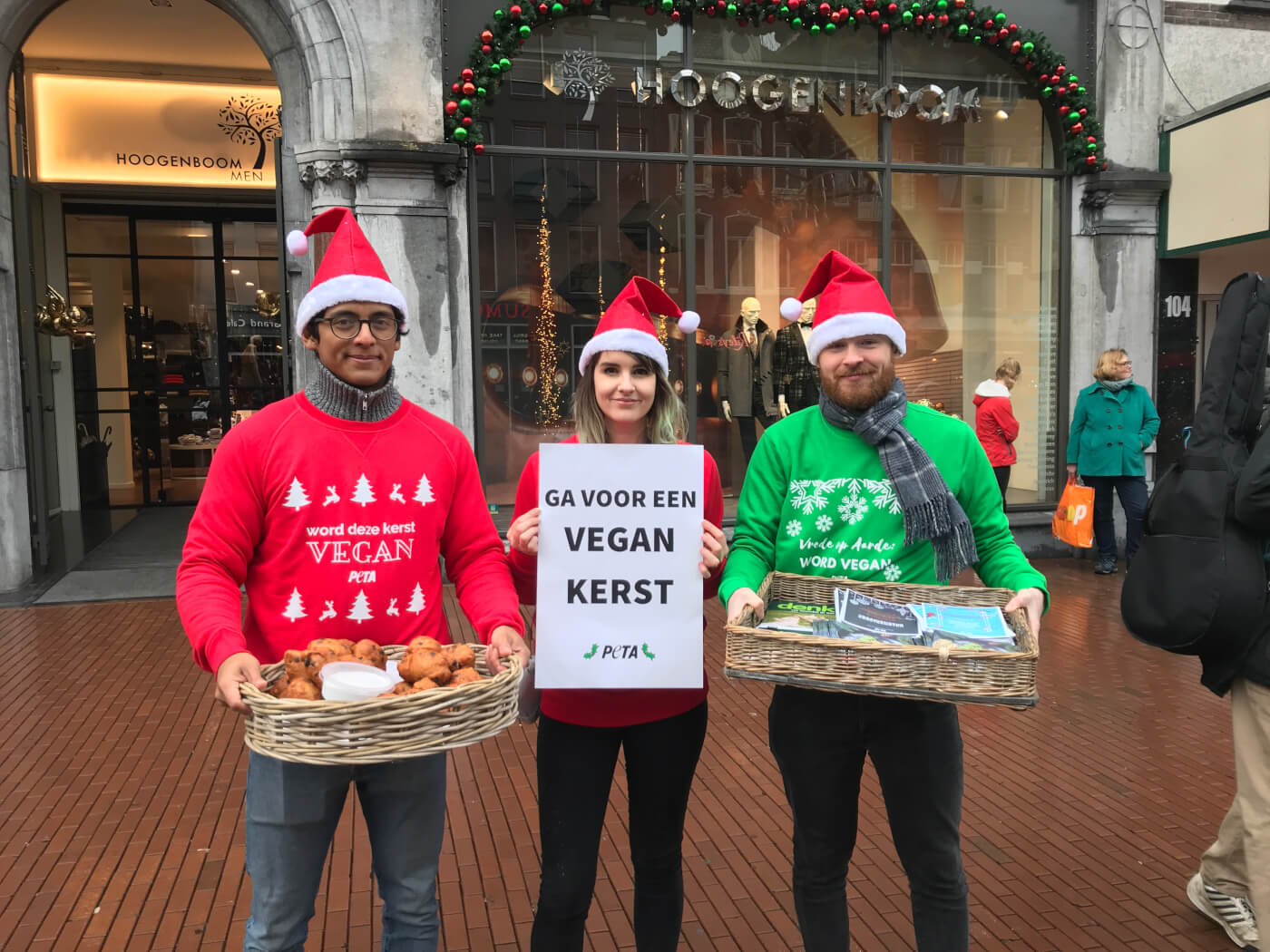 PETA deelt heerlijke vegan oliebollen uit aan winkelpubliek in Nijmegen
