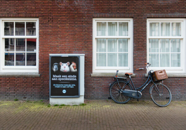 ‘Maak een einde aan speciësisme’-advertentiestunt in Nederlandse steden roept op tot switch naar vegan levensstijl