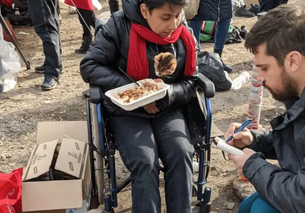 PETA Duitsland arriveerde in Oekraïne en ging meteen aan de slag om dieren en hun families te helpen