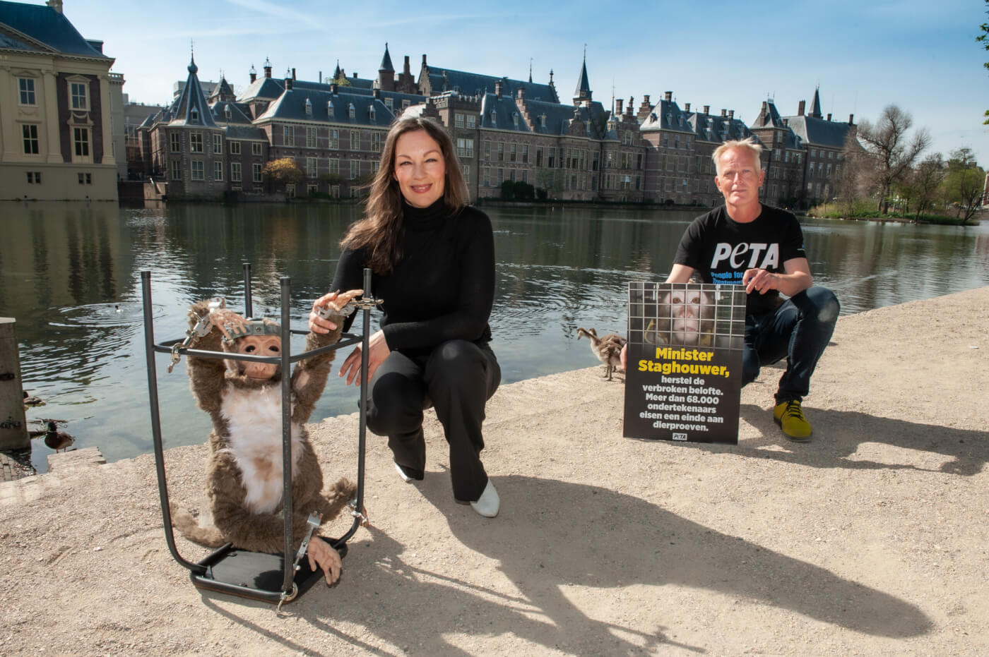 Miryanna van Reeden sluit zich aan bij de oproep van PETA aan de regering om de verbroken belofte om dierproeven te beëindigen te herstellen